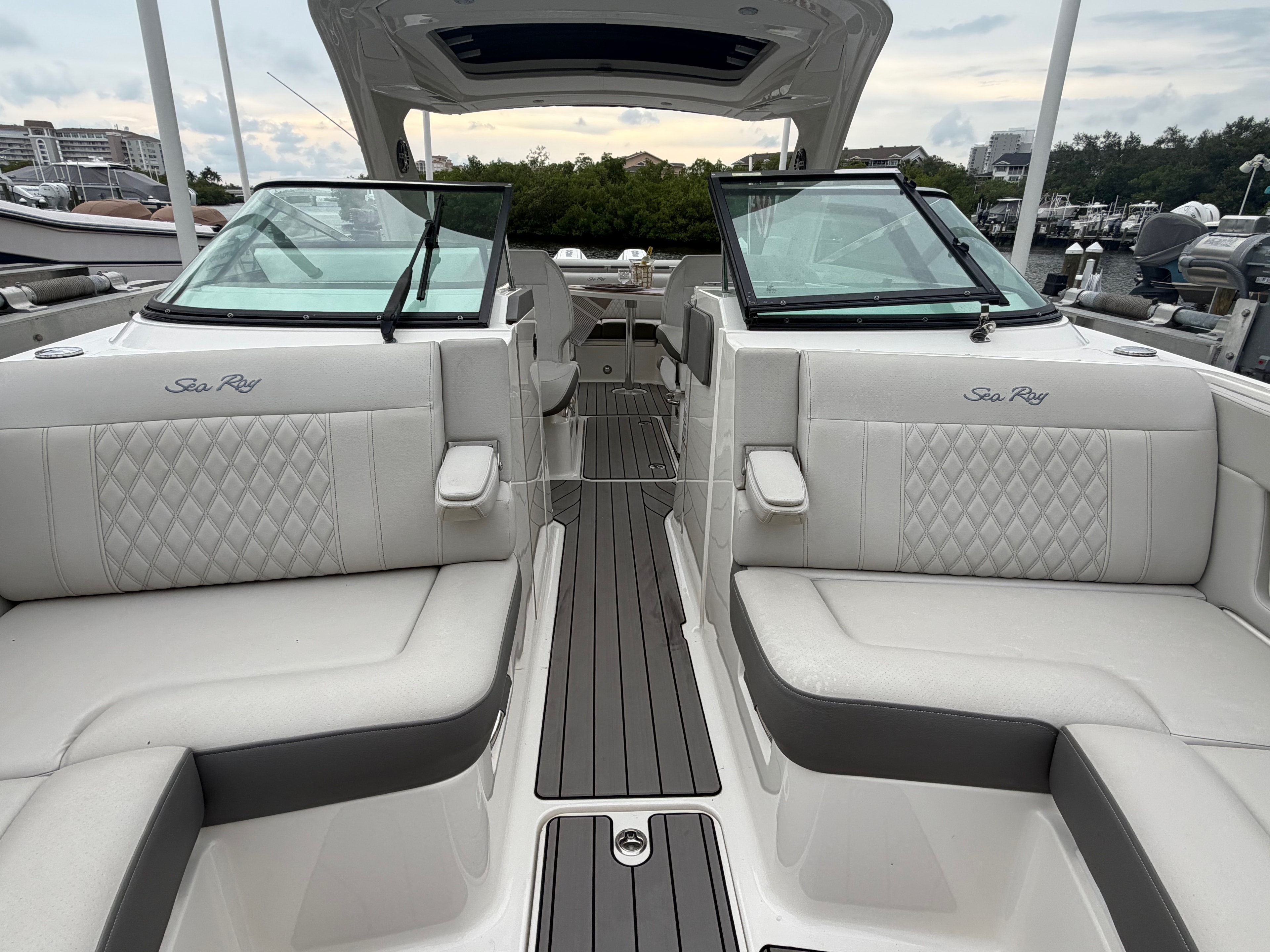 Sea Ray SLX 310 — photo 2